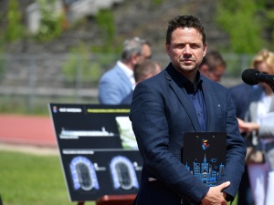 Matecki pyta „panie epatujące feminizmem”: Dalej zachwycacie się „dupiarzem”?