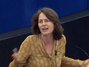 [WIDEO] „Pani ataki na Polskę służą Putinowi. Zdaje sobie pani z tego sprawę?” Katarina Barley w ogniu pytań w PE