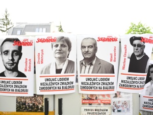 Solidarni z zatrzymanymi związkowcami. Pikieta NSZZ S. pod ambasadą białoruską 