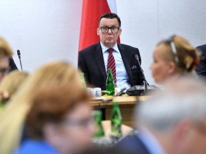 Jest głos sejmowej komisji ws. poprawek Senatu do noweli ustawy o Sądzie Najwyższym