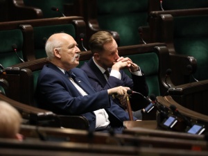 Konfederacja kolejny raz pod progiem. Jak wypada PiS? Zobacz najnowszy sondaż