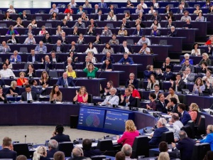 Parlament Europejski wściekły na porozumienie ws. Polski? Przyjęto krytyczną rezolucję