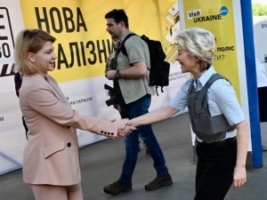 „Dobrze być z powrotem w Kijowie”. Von der Leyen z niespodziewaną wizytą 