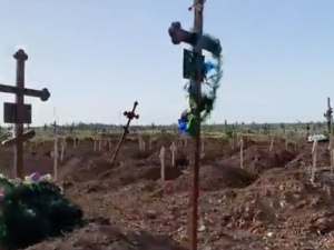 Wstrząsające nagranie z Mariupola. Francuscy dziennikarze odwiedzili masowe groby [WIDEO]