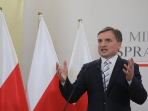 Nie będziemy zgadzać się na tego typu ideologiczne szaleństwa. Minister Ziobro o kamieniach milowych KPO
