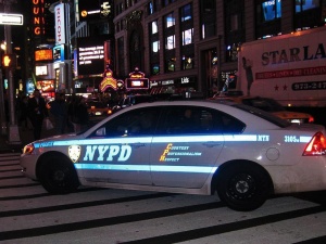 „Miasto wymknęło się spod kontroli”. „New York Post”: rekordowa liczba odejść z nowojorskiej policji