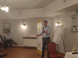 [video] Hołownia chwali się gen. Różańskim: Jako nieliczny wygrał wojnę z Rosją. Na ćwiczeniach