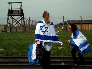 Warszawa nie zgadza się na noszenie broni przez izraelskie służby w Polsce. Izrael wstrzymuje wycieczki izraelskiej młodzieży