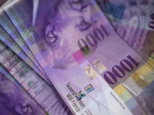 Pierwsza taka decyzja Szwajcarii od 15 lat. Natychmiastowa reakcja złotego