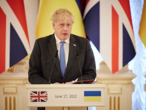 Johnson w Kijowie. Przywiózł specjalną ofertę
