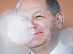 Scholz o kontaktach z Putinem: Będę nadal rozmawiał, podobnie jak Macron