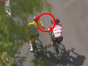 Zagrali w „kamień, papier, nożyce” o zwycięstwo w wyścigu? Nagranie z Polakiem hitem sieci [WIDEO]