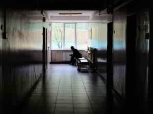 Ostrowiec Świętokrzyski: Szpital powiadomił mężczyznę o śmierci jego żony. Gdy ten rozpoczął przygotowania do pogrzebu okazało się, że kobieta... żyje