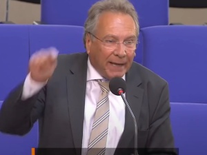 „Sankcje wobec Rosji powinny zostać zniesione”. Zaskakujące słowa szefa komisji ds. energii i ochrony klimatu w Bundestagu