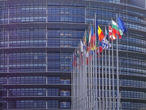 „UE dąży do zniszczenia państw narodowych w celu budowy państwa europejskiego. Krok po kroku przesuwa w tym kierunku granice”