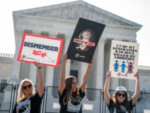 Sąd Najwyższy USA zniósł konstytucyjne prawo do aborcji