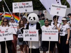 Protesty ekologów przed szczytem G7. Niemiecka szefowa MSW apeluje o „powstrzymanie się od przemocy”