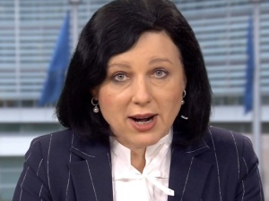 Jourová: „Nowela ustawy o SN nie wypełnia warunków”. Rzecznik PiS: „To jej prywatna opinia”