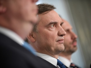 „Nie byłoby unijnego szantażu, gdyby nie ustępstwa premiera wobec UE”. Ziobro punktuje Morawieckiego
