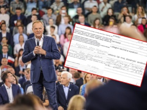 Tusk: „Pani Agnieszka nawet nie chciała powiedzieć, ile zarabia jako nauczyciel”. Okazuje się, że jako radna musi składać oświadczenie majątkowe