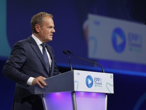Tusk odgraża się prof. Glapińskiemu: Wyprowadzę tego gościa z NBP. Obiecuję!