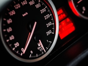 Co dalej z używanymi autami spalinowymi? Ich ceny w najbliższym czasie mogą zaskoczyć 