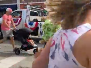 Ogromna panika. Ludzie biegną z małymi dziećmi. Są nagrania ze strzelaniny w pobliżu Chicago [WIDEO]