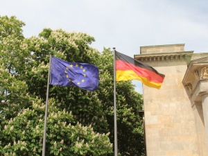 KE powinna sięgnąć po „wszelkie będące do dyspozycji środki”. Niemieccy europosłowie skarżą się na Polskę