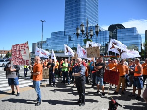 Determinacja, odwaga i solidarność. W Warszawie manifestowali pracownicy MPO