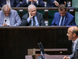 Najnowszy sondaż. Zjednoczona Prawica zwiększa przewagę nad KO
