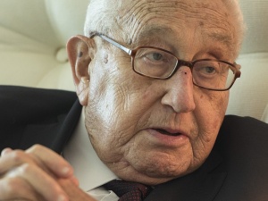 Kissinger chciał żeby Ukraina oddała Rosji część terytorium. Teraz ma nową propozycję
