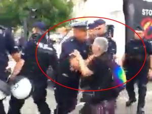 Babcia Kasia w akcji. Doszło do szarpaniny z policją. Jest nagranie [WIDEO]