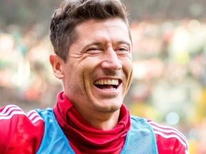 Duża podwyżka. Ujawniono ile Lewandowski zarobi w FC Barcelonie 
