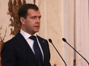 Miedwiediew o Ukraińcach: Jacyś egzaltowani, krwawi pajace. Jest odpowiedź Zełenskiego 