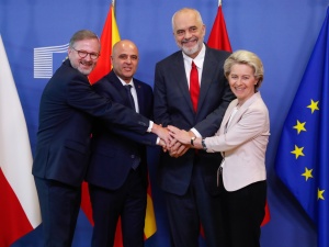 UE rozpoczyna rozmowy akcesyjne z dwoma krajami