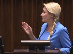 Stop PCK! I CPK! I innym nazwom! Kompromitacja poseł PO na mównicy sejmowej [VIDEO]