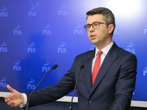 Piotr Müller: Podejmiemy niezbędne działania, by pomóc osobom, które ogrzewają się węglem