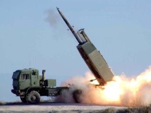 Rosjanie wściekli na HIMARSy? Biden zatwierdził kolejny pakiet pomocy wojskowej dla Ukrainy, w tym 4 systemy HIMARS