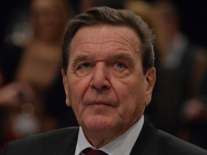 Schröder spędza urlop w… – a jakżeby inaczej – Moskwie. „Piękne miasto”