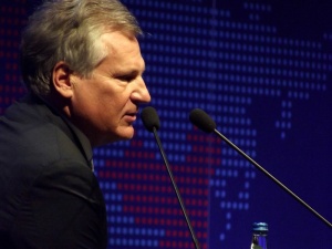 „Absolutny chłam”. Aleksander Kwaśniewski opuścił kino przed końcem seansu