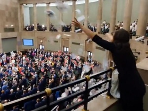  Klaudia Jachira ukarana za happening z banknotami. Opublikowała wpis 