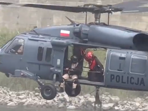 Polacy pierwszą zagraniczną ekipą wspierającą Czechów. Tak walczą z ogniem [WIDEO] 