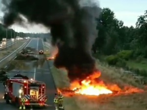 „Oni nie żartują”. Ogień na autostradach. Potężne protesty rolników w Holandii [WIDEO]