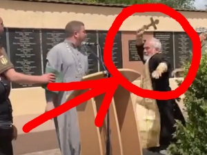 [WIDEO] Duchowny Cerkwi Patriarchatu Moskiewskiego pobił krzyżem księdza Cerkwi Prawosławnej Ukrainy