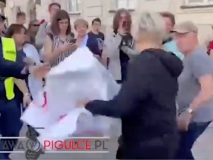 Spięcie na trasie Marszu Powstania Warszawskiego. „Faszyści Bąkiewicza” [WIDEO]