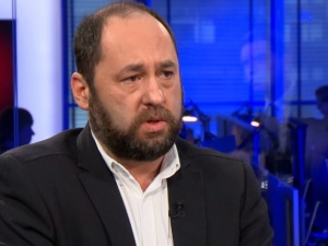„Zagłada sama się zrobiła, a Polacy są winni?” Forum Żydów Polskich odpowiada Hartmanowi