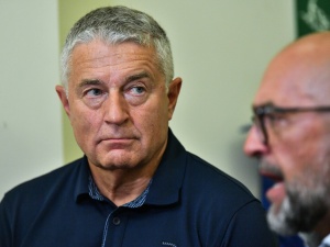 Sąd umorzył sprawę Frasyniuka. Ziobro ostro: Polski Żołnierzu, żaden śmieć nie jest w stanie Cię obrazić