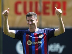 [NA ŻYWO] FC Barcelona wita Roberta Lewandowskiego. Tylko spójrzcie na numer na koszulce [WIDEO] 