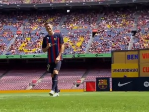 Kibice oszaleli. Lewandowski przywitał się po katalońsku na Camp Nou [WIDEO] 