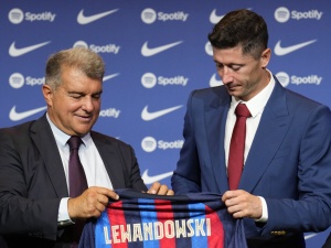 Pomimo ustaleń klubu... Tak Lewandowski załatwił sprawę z numerem 9 